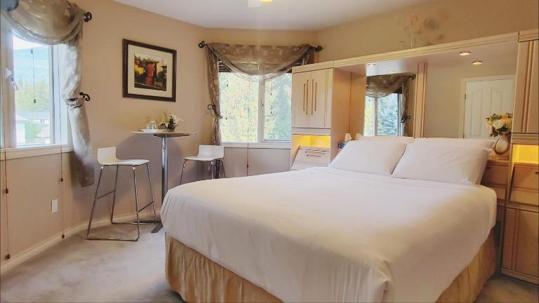 Cornerstone Bed and Breakfast - B&B Revelstoke