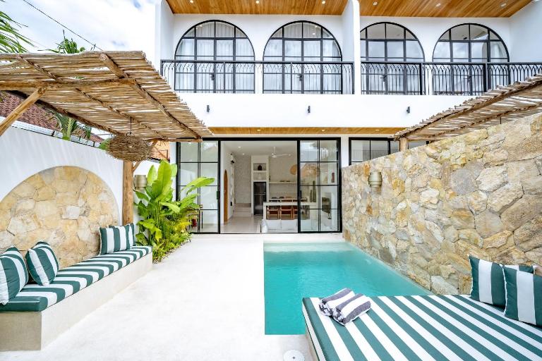 Villa Ratu Canggu - Luxury Villa, Walk to Beaches - B&B Canggu