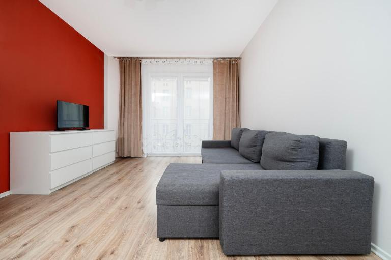 Urban Serenity Space Apartment by BookingHost - B&B Lodz