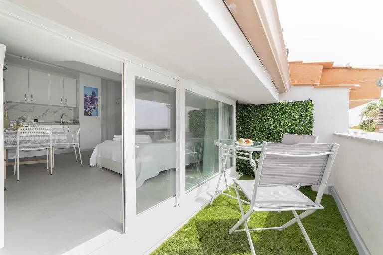 Buhardilla con terraza acogedora - Chambres d'hôtes Coslada