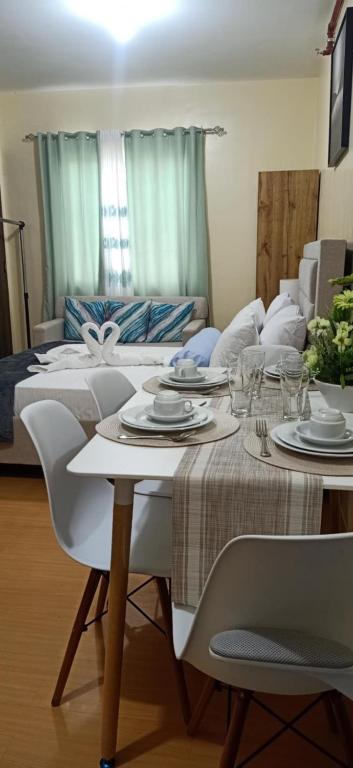 Coho The Hermosa - Staycation Studio Unit and Balcony View with Swimming Pool and Open Court access - B&B Manila
