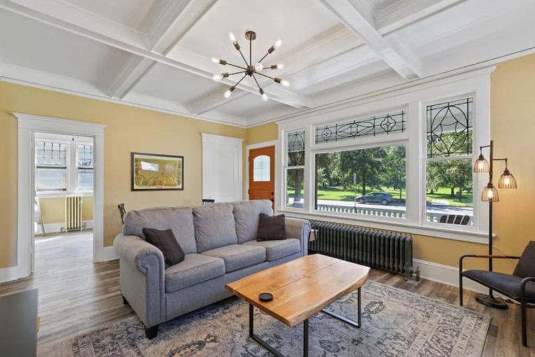 Stunning Craftsman Home in Manito FREE parking - B&B Spokane