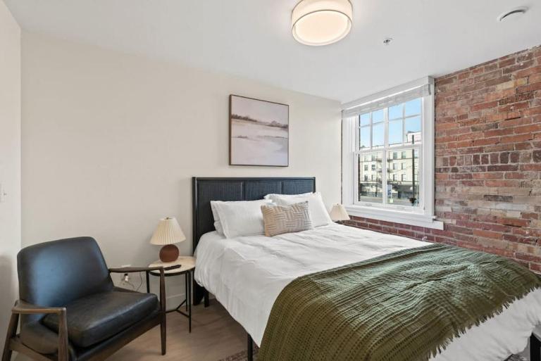 Stay Downtown! Coffee, Brunch, Walk to Everything 305 - B&B Spokane