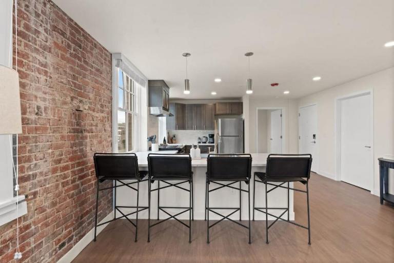 Luxury w King Beds, Pool Table, Central Downtown! - B&B Spokane