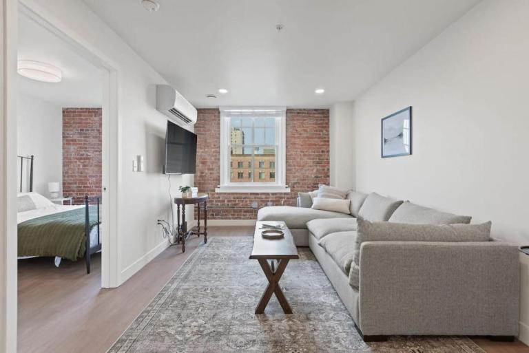 Walk to Riverfront Park! Downtown Gem w Pool Table 404 - B&B Spokane
