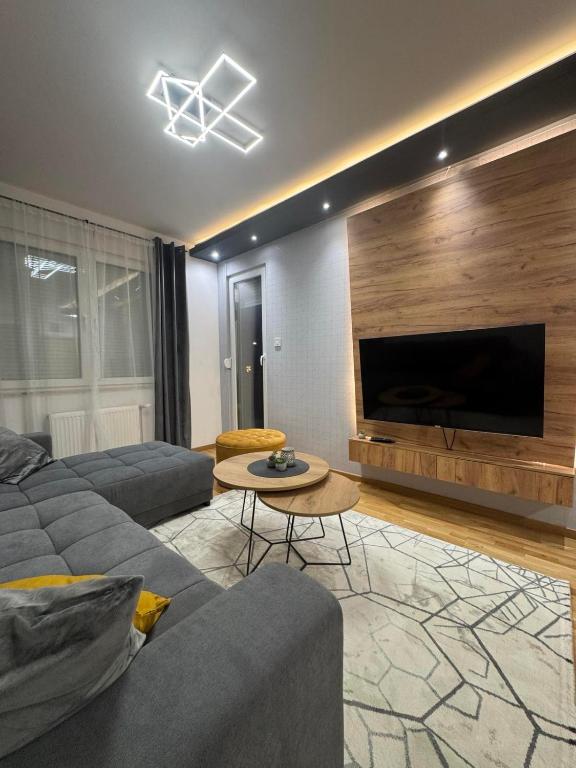 Square In - FREE GARAGE- - Bed and Breakfast Novi Sad