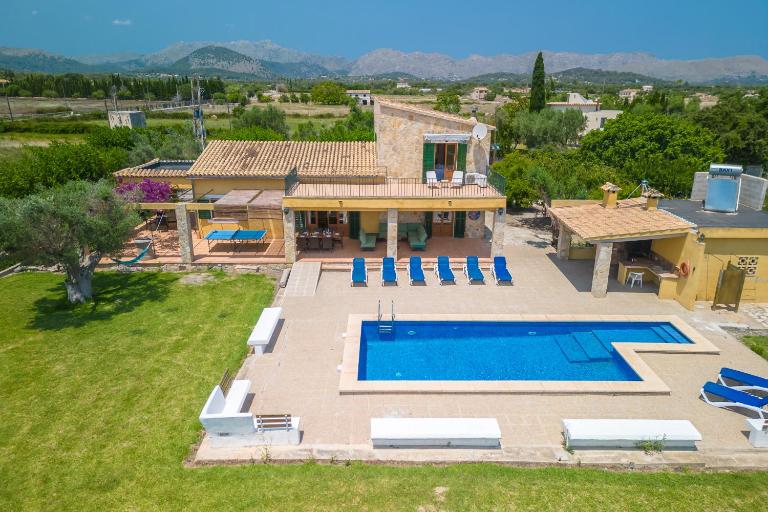 Villa Can Patriarca with Pool, Garden, Mountain Views, ideal for Families - Ferienwohnung Alcúdia