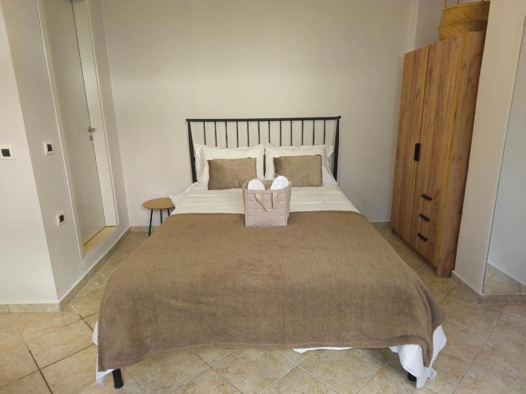 Eirini's cozy studio - B&B Thérissos