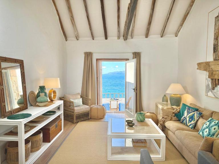 Casa Malena Seafront and Private Pool - B&B Las Aguas