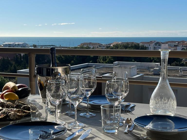 Sète vue mer, secteur des plages, T3 de standing climatisé avec grande terrasse - B&B Sète