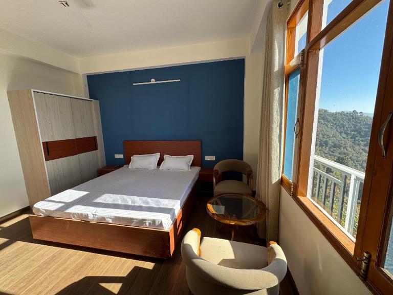 Hues & Trails Homestay - Bed and Breakfast Shogi