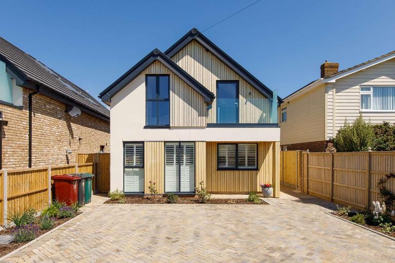 Luxury designer coastal home for 10 with hot tub - Chambres d'hôtes West Wittering