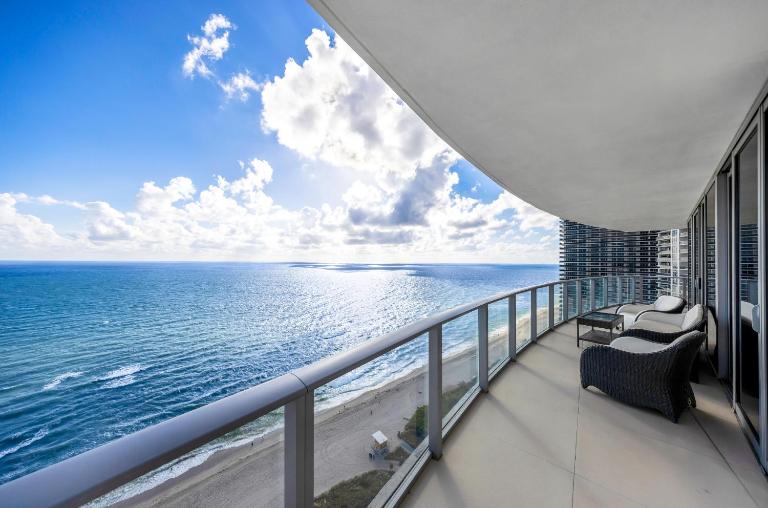 Stunning Beachfront 3-Bedroom Corner Residence - Ferienwohnung Hollywood