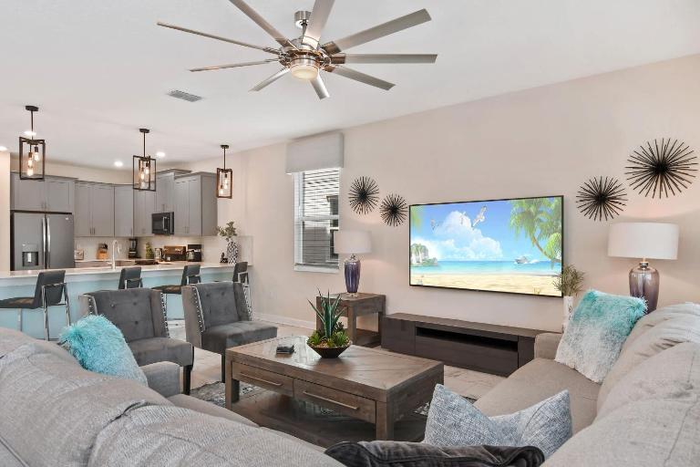 9 Bed Home Pool Best Location Storey Lake - Chambres d'hôtes Kissimmee