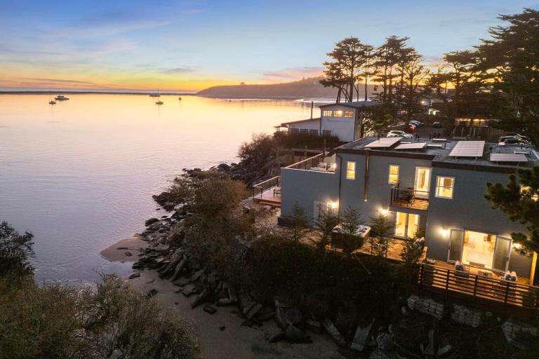 Experience the Pinnacle of Coastal Living at Harbour House - B&B Half Moon Bay