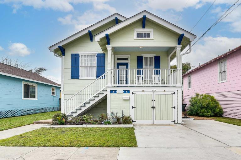 Walk to Beach! Family-Friendly Galveston Home - B&B Galveston