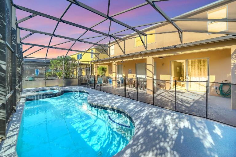 Emerald Island Resort 6 bedroom 4 bathroom luxury - B&B Kissimmee