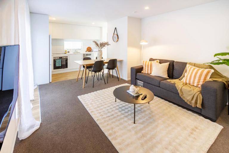 Beautiful home, Near CBD, Pet Friendly with Carpark - B&B Christchurch