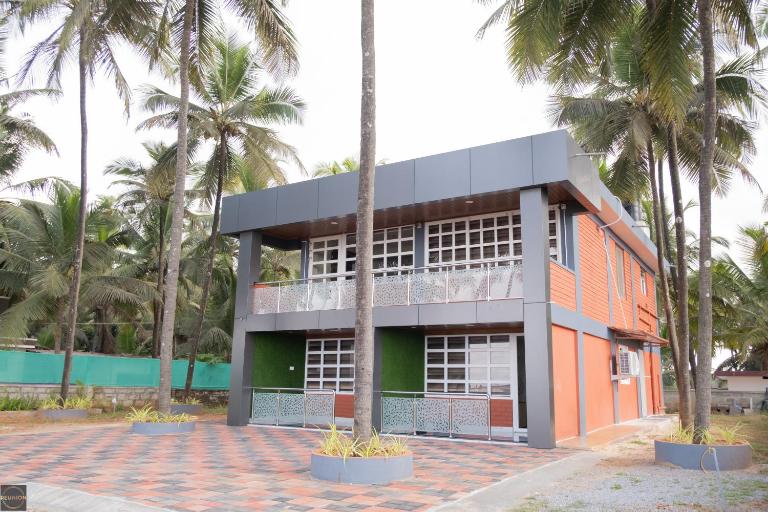 Reunion Ocean Waves - Beach House - Bed and Breakfast Udupi