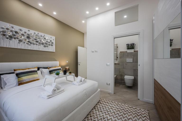 Train Station Deluxe 3 Bath - B&B Bologna