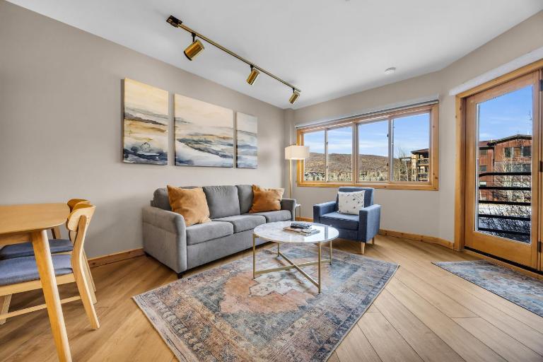 Steps From Ski Lift Garage Parking Included - B&B Park City