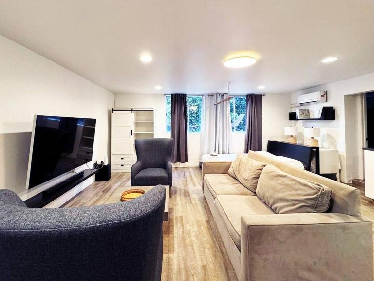 Cozy LA Studio Steps from SoFi and LAX - SH3 - LAD - B&B Los Angeles