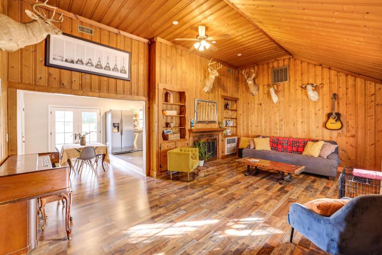 4 Mi to Dtwn: Home w/ Fire Pit in Greenville - B&B Greenville