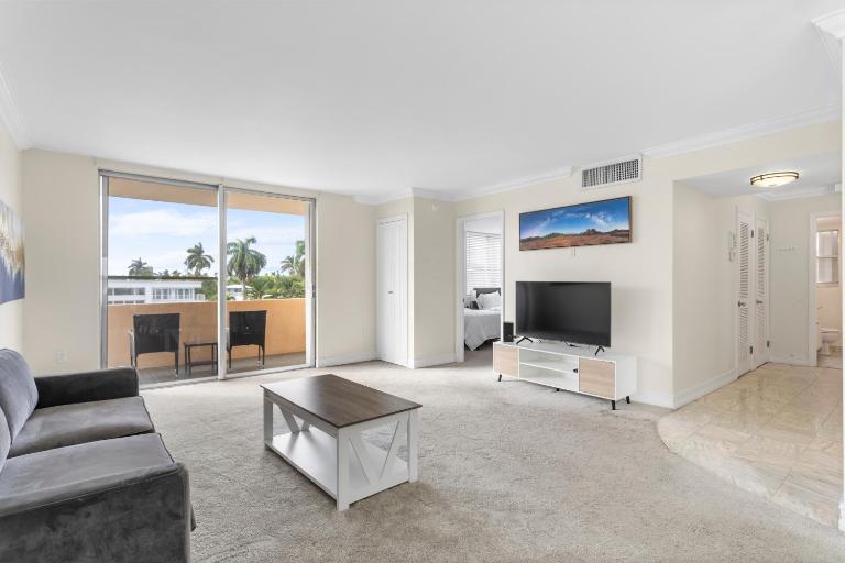 Bay Harbor Sunset Apt 3C - B&B Miami Beach