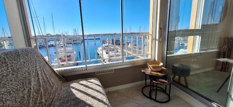 GRAND STUDIO VUE PANORAMIQUE SUR LE PORT, PARKING PRIVE - B&B Le Cap d'Agde