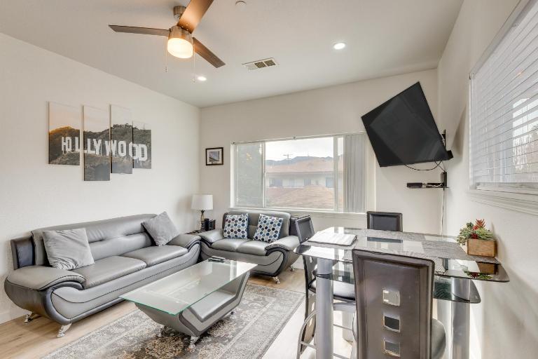 5 Mi to Universal Studios: Family Gem w/ Hot Tub! - B&B Burbank