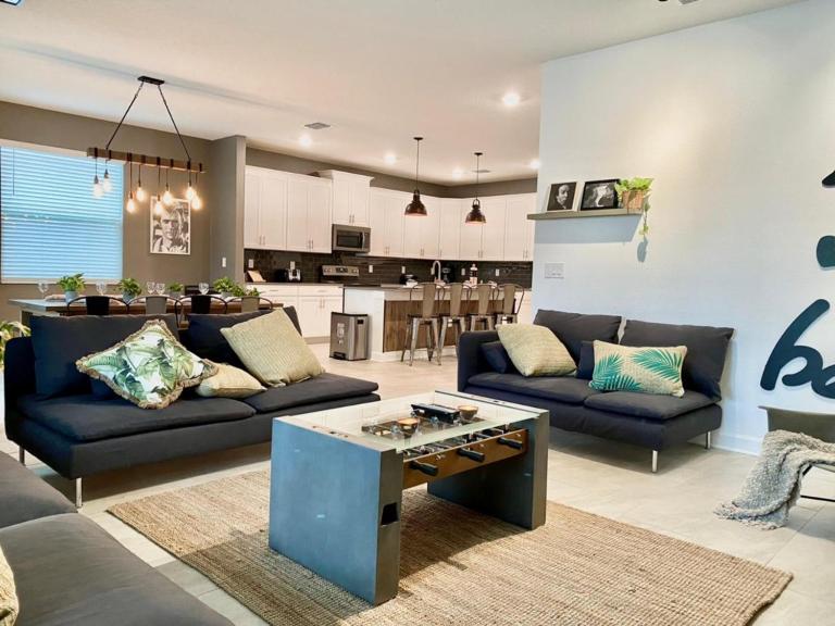 Luxury 6 Bedroom 5 bath poolHome 214 - B&B Orlando