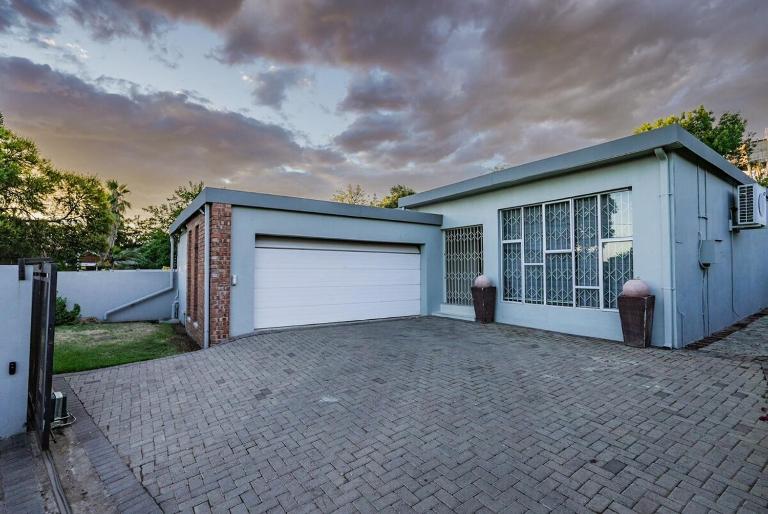 3 Bedroom private luxury complete house - B&B Bloemfontein