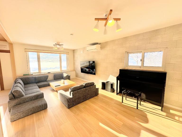 Stunning Resort Villa! Great Access to Niseko and Rusutsu! - B&B Kimobetsu