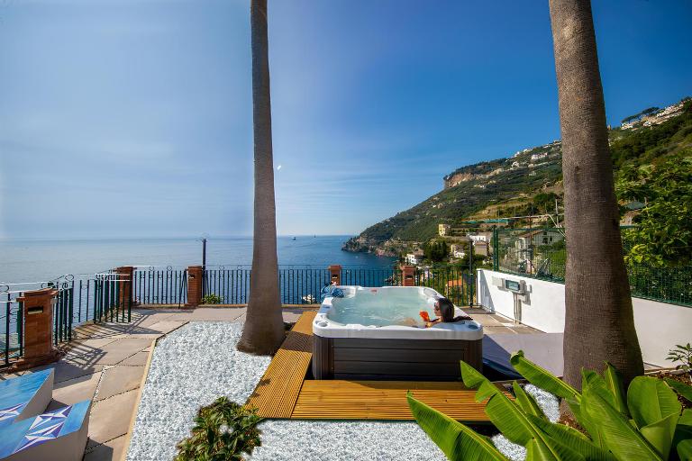 Luxury Seaview Villa with Jacuzzi, Sauna, Gym & Parking in Amalfi Coast - Villa Dorotea - B&B Minori