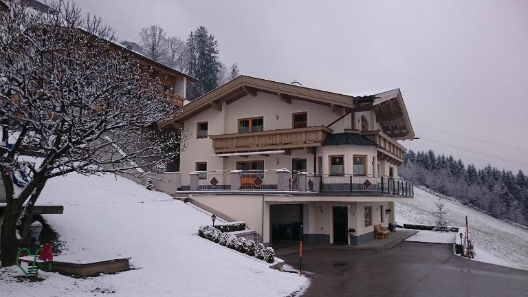 Haus Angelika im Zillertal - Ferienwohnung Hippach