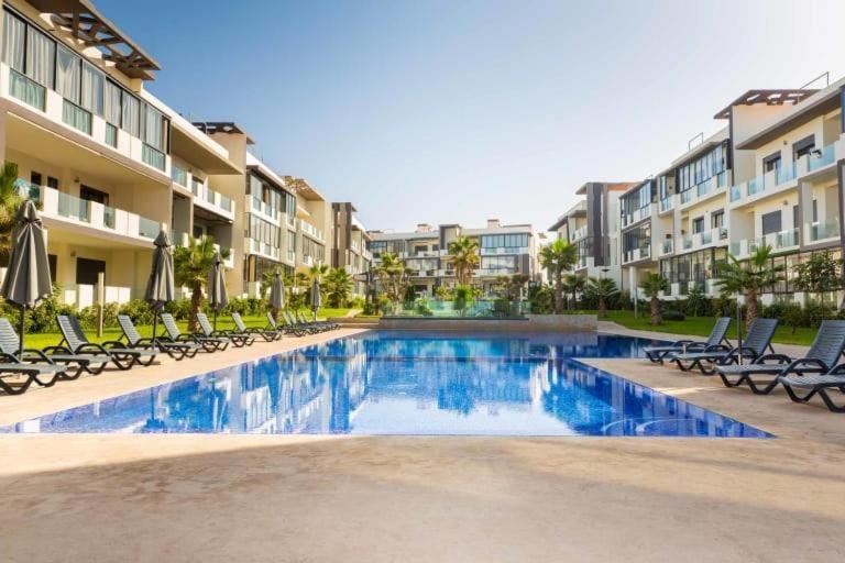 Apartment in Dar Bouazza with Pool, Gym & Kids Playground Rental is only for married couples, not for unmarried individuals - B&B Dar Bouazza