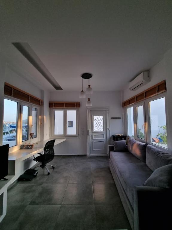Barewake's Place 1 Spacious Cycladic and Seaside View South Paros - B&B Alyki