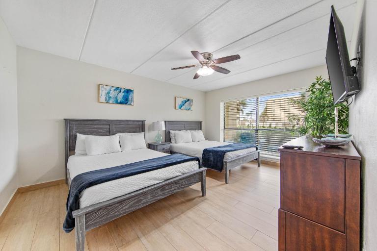 Ground Floor Beachfront 2 Steps From Amenities IV - B&B South Padre Island