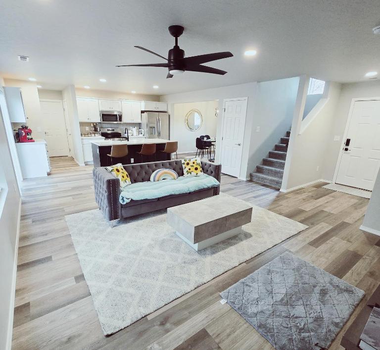 Boise Creekside Retreat - Spacious & Peaceful - B&B Boise