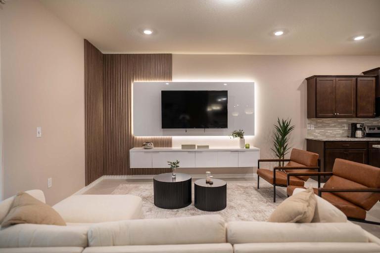 Stunning 10 Bed Home with Themed Rooms Pool - Chambres d'hôtes Orlando
