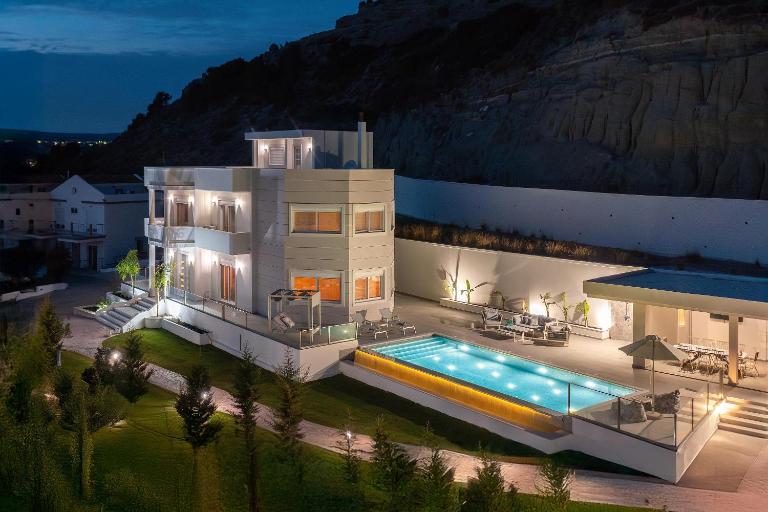 Mira Villa - Faliraki & Traganou Beach - B&B Kalythiés