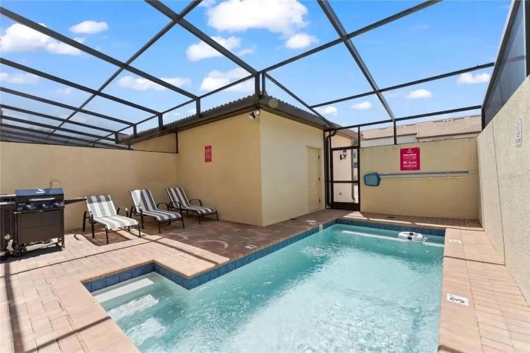 Charming 5BD Townhome w Pool near Disney 2014 - Chambres d'hôtes Kissimmee