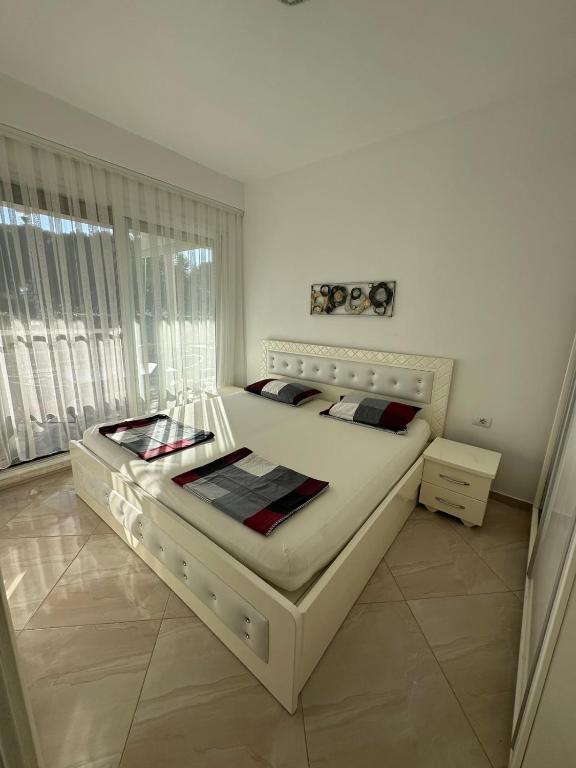 Gjiri i Lalzit Lura 3 Apartment Toni - B&B Durazzo