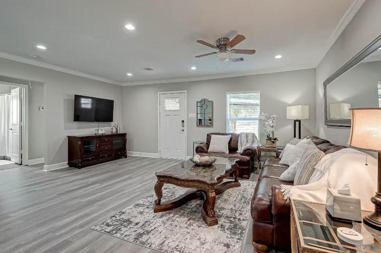 Spacious & Comfortable 4BR near NRG Stadium - Chambres d'hôtes Houston
