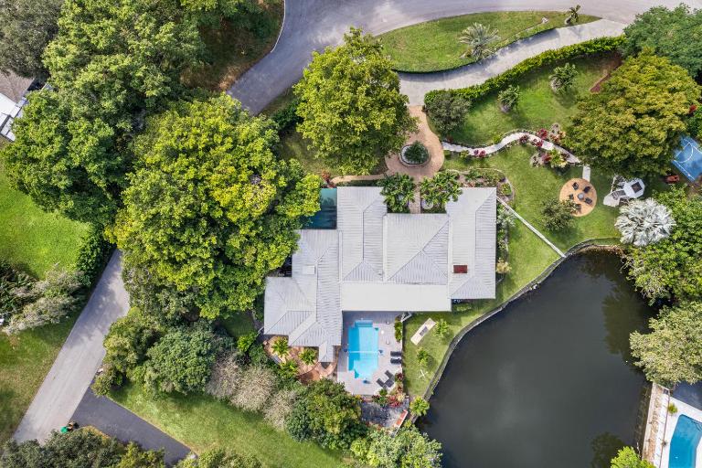 Family villa w heated pool gameroom fire pit - B&B Davie
