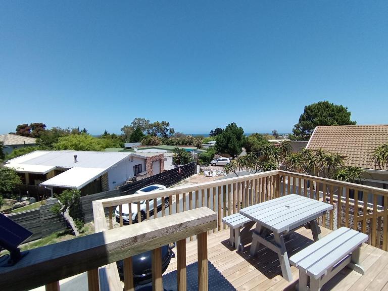 45 on Luke - B&B Hermanus