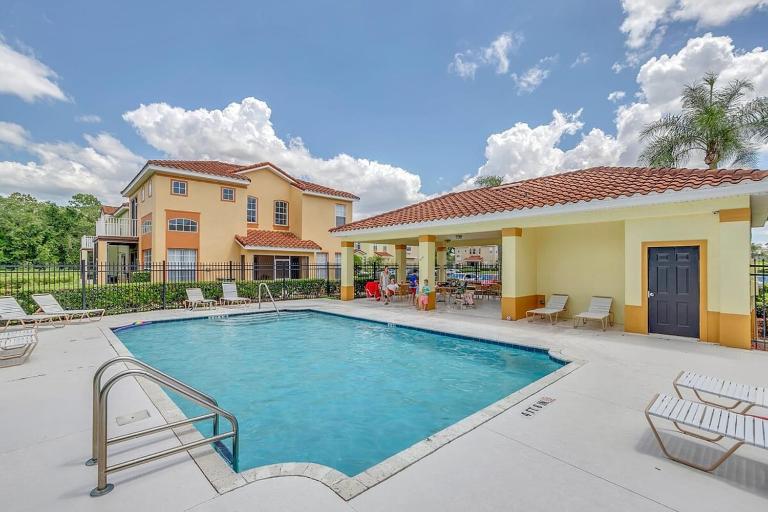 Modern Vacation Home Minutes Away From The Parks - B&B Davenport