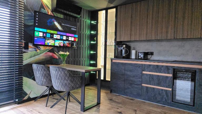 Apartament Dark Prestige NEW ! - dostęp 24h, PROJEKTOR , garaż podziemny , klimatyzacja , duży taras - B&B Kielce