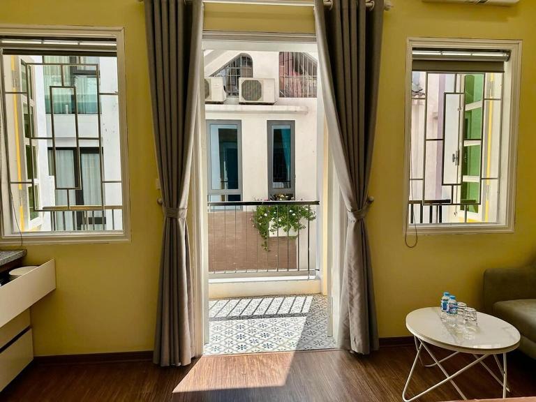 Bhome Hoang Hoa Tham balcony - B&B Hanoi