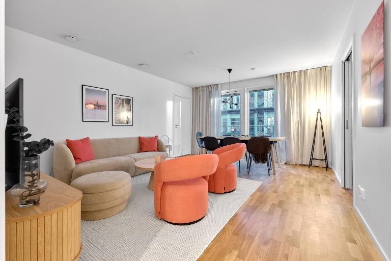 The Pink Patio - Cozy Modern Private Apartment - B&B Solna